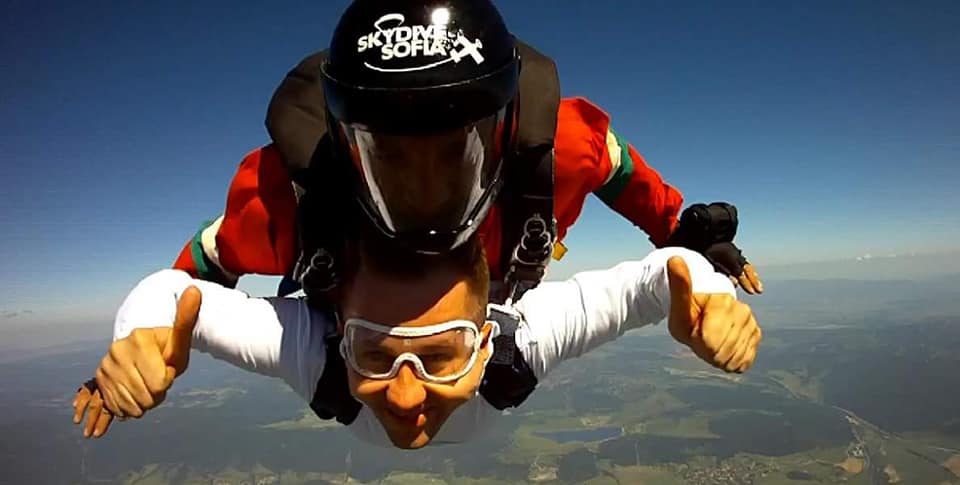 Скок с парашут от 3500 метра височина